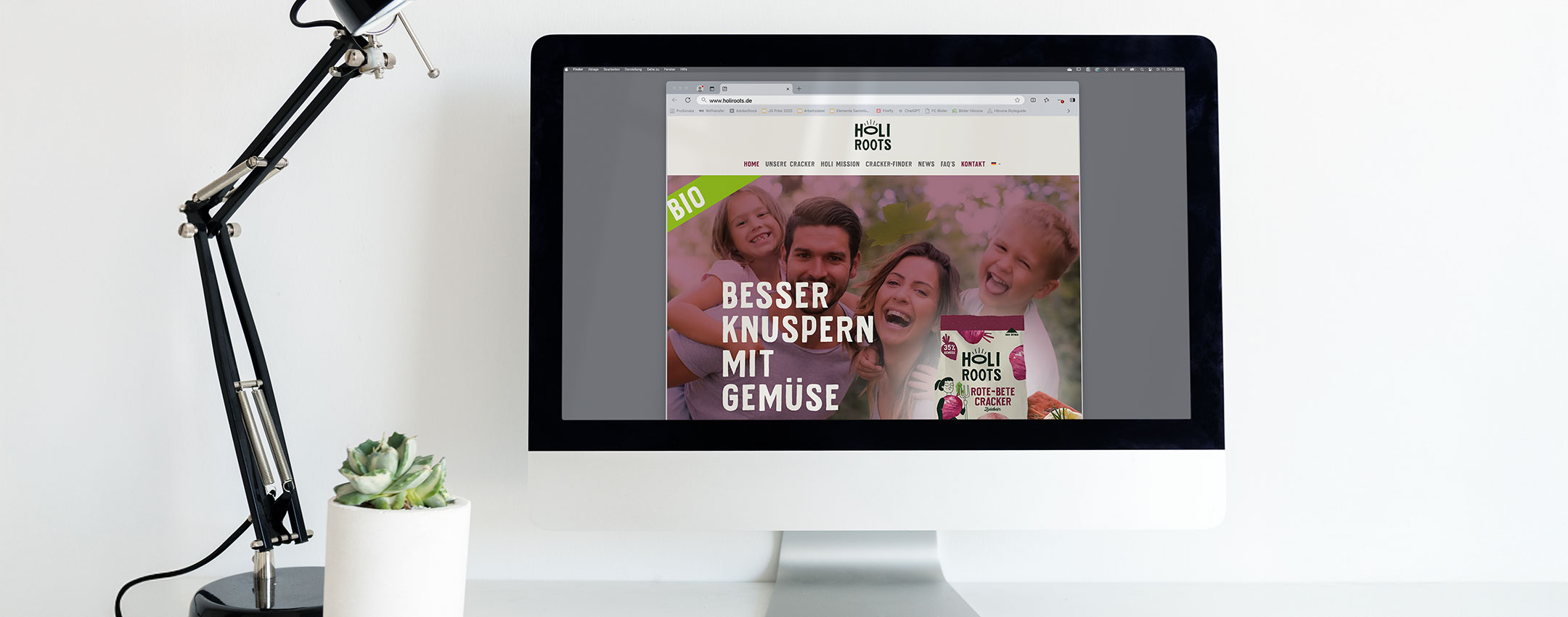 Mockup des neuen Holiroots Webauftritts auf einem Desktop-Bildschirm – Website-Umsetzung durch ehrle studio.